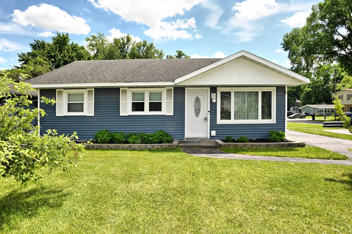 2113 W Porter Avenue, Chesterton, IN 46304 - #1