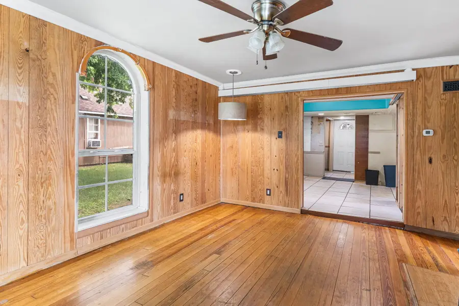 105 E Arlington Avenue, North Judson, IN 46366 - #3