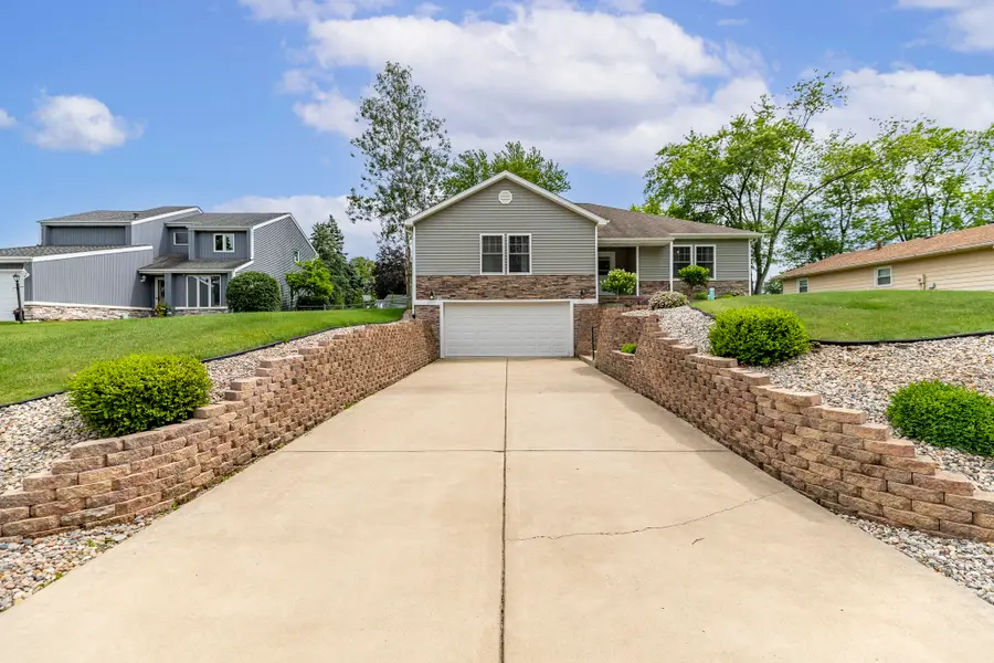 2352 Four Seasons Parkway, Crown Point, IN 46307 - #2
