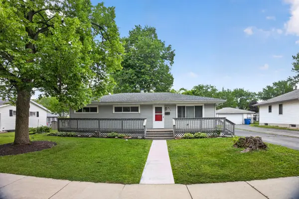 922 E Crestview Court, Crown Point, IN 46307