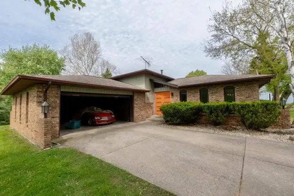 1752 Greenview Street, Valparaiso, IN 46383
