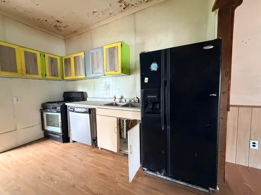 302 E Main Street, Medaryville, IN 47957 - #3