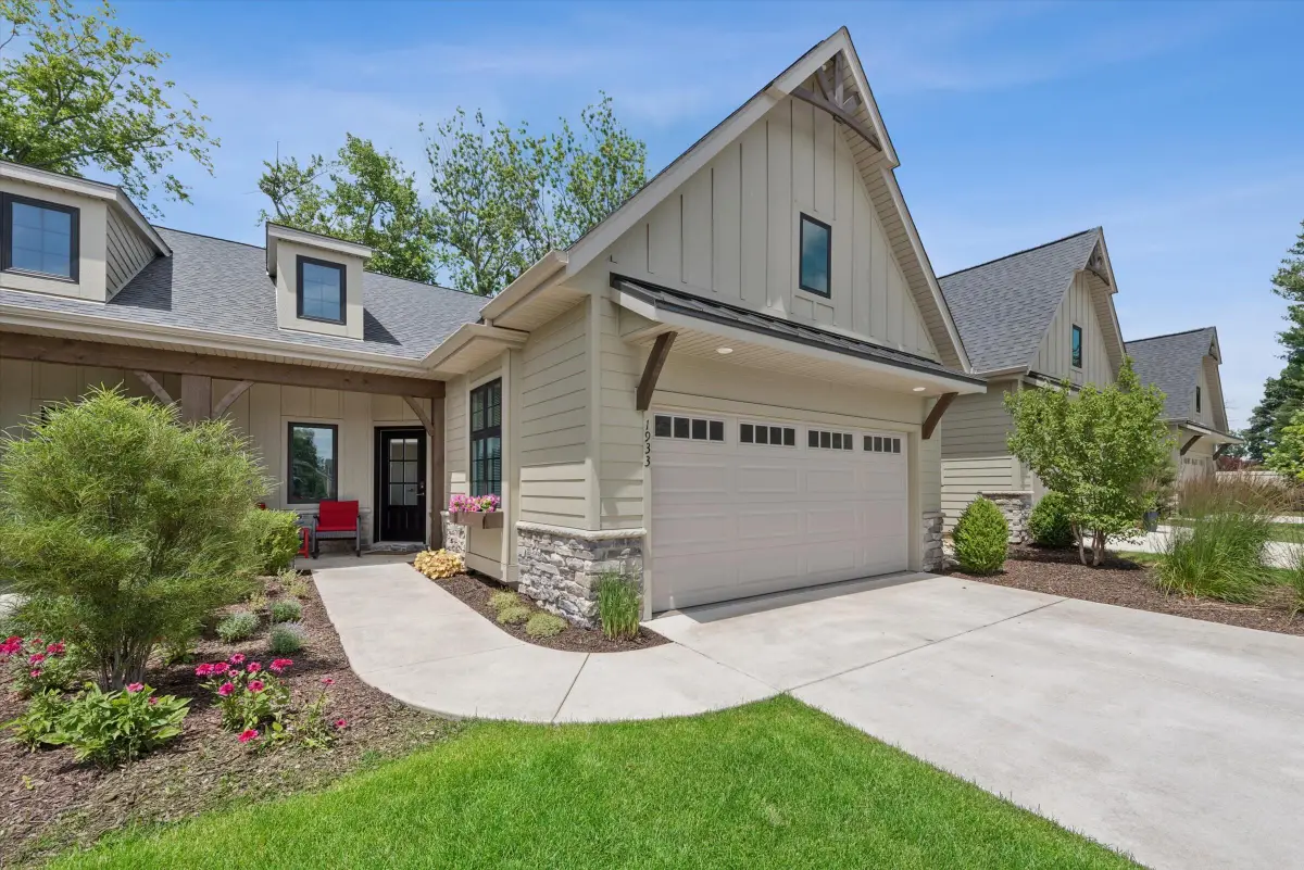 1933 W Woodglen Circle, Valparaiso, IN 46383 - #1