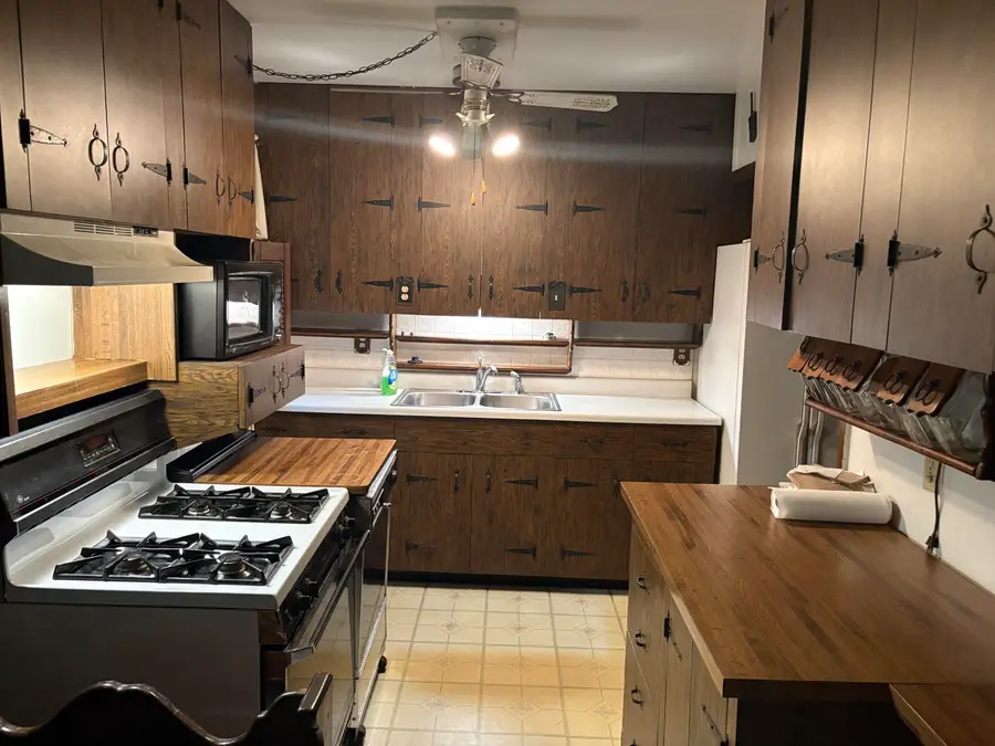 635 Oswego Road, Valparaiso, IN 46385 - #2