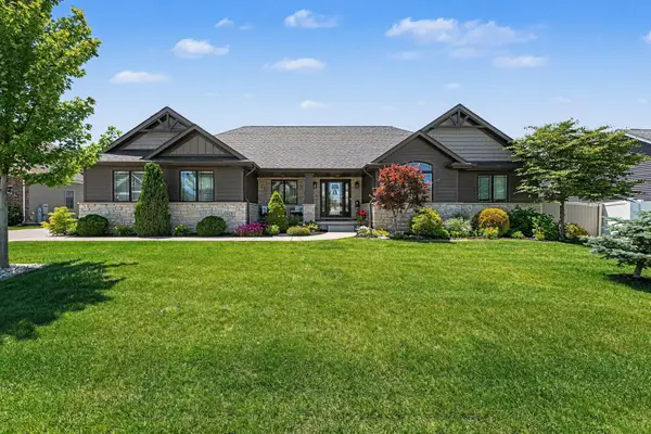 915 Betty Lane, Crown Point, IN 46307