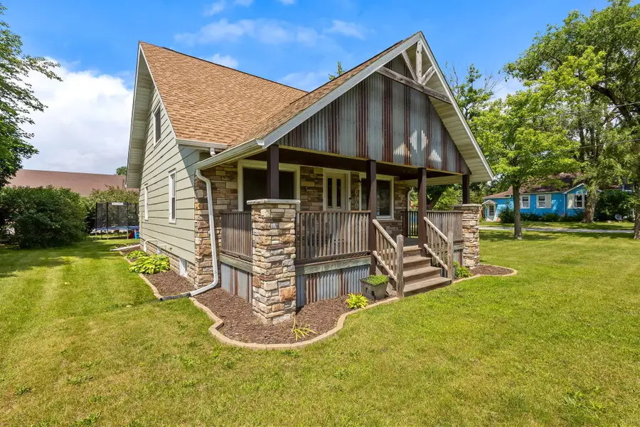 124 6th Street Se, Demotte, IN 46310 - #2
