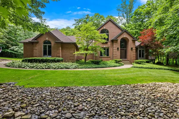 223 Crabapple Lane, Valparaiso, IN 46383