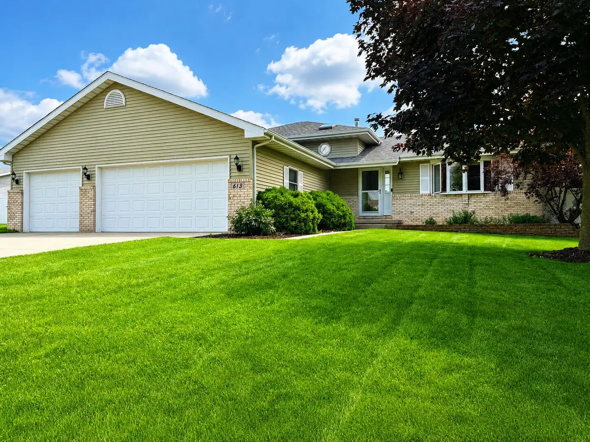 613 Persimmon Pkwy, Hebron, IN 46341 - #1