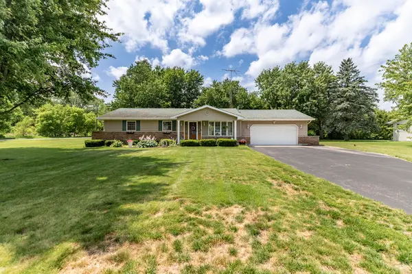 718 Forsythia Street Se, DeMotte, IN 46310