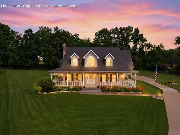 101 Lolabell Drive W, Valparaiso, IN 46385
