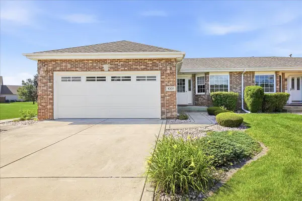 1001 Freedom Circle N, Crown Point, IN 46307