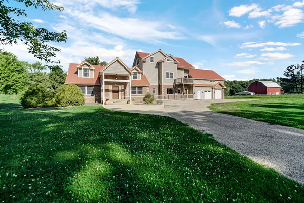 7692 N Emery Road, Rolling Prairie, IN 46371