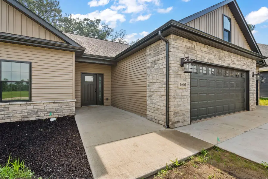 1601 Elderberry Street Se, Demotte, IN 46310 - #3