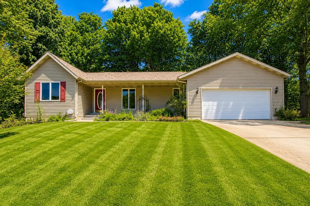 4661 W Burgundy Trail, La Porte, IN 46350 - #1