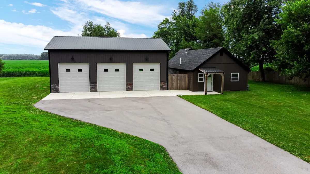 674 W 1000 S, Hebron, IN 46341 - #1