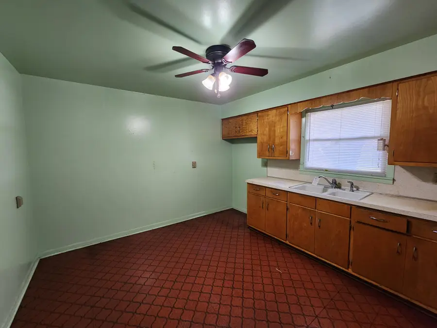 633 N Glenwood Avenue, Griffith, IN 46319 - #3