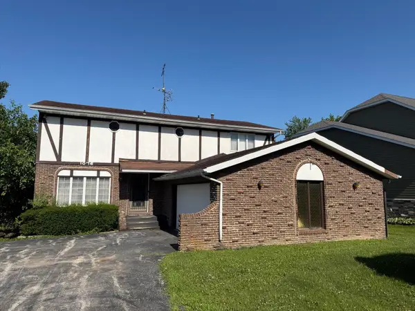 1076 Shoreline Road, Crown Point, IN 46307