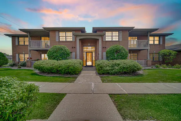 9810 Wildwood Circle #2c, Munster, IN 46321