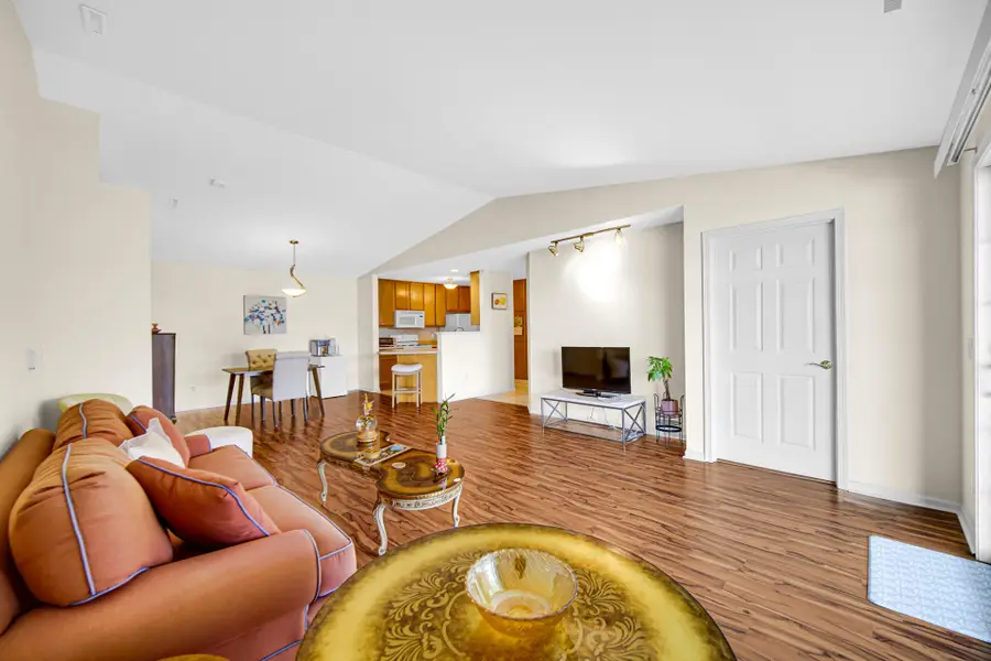 9810 Wildwood Circle #2c, Munster, IN 46321 - #3