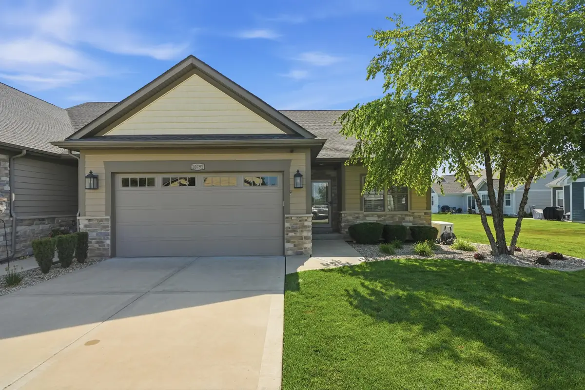 10791 Scarlett Oak Drive, Saint John, IN 46373 - #1