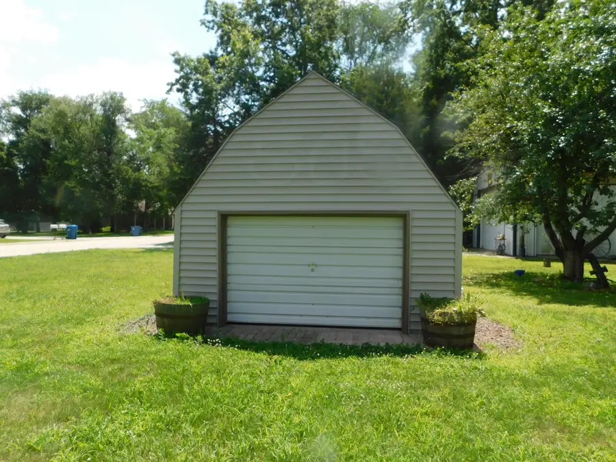 505 8th Avenue Nw, Demotte, IN 46310 - #3