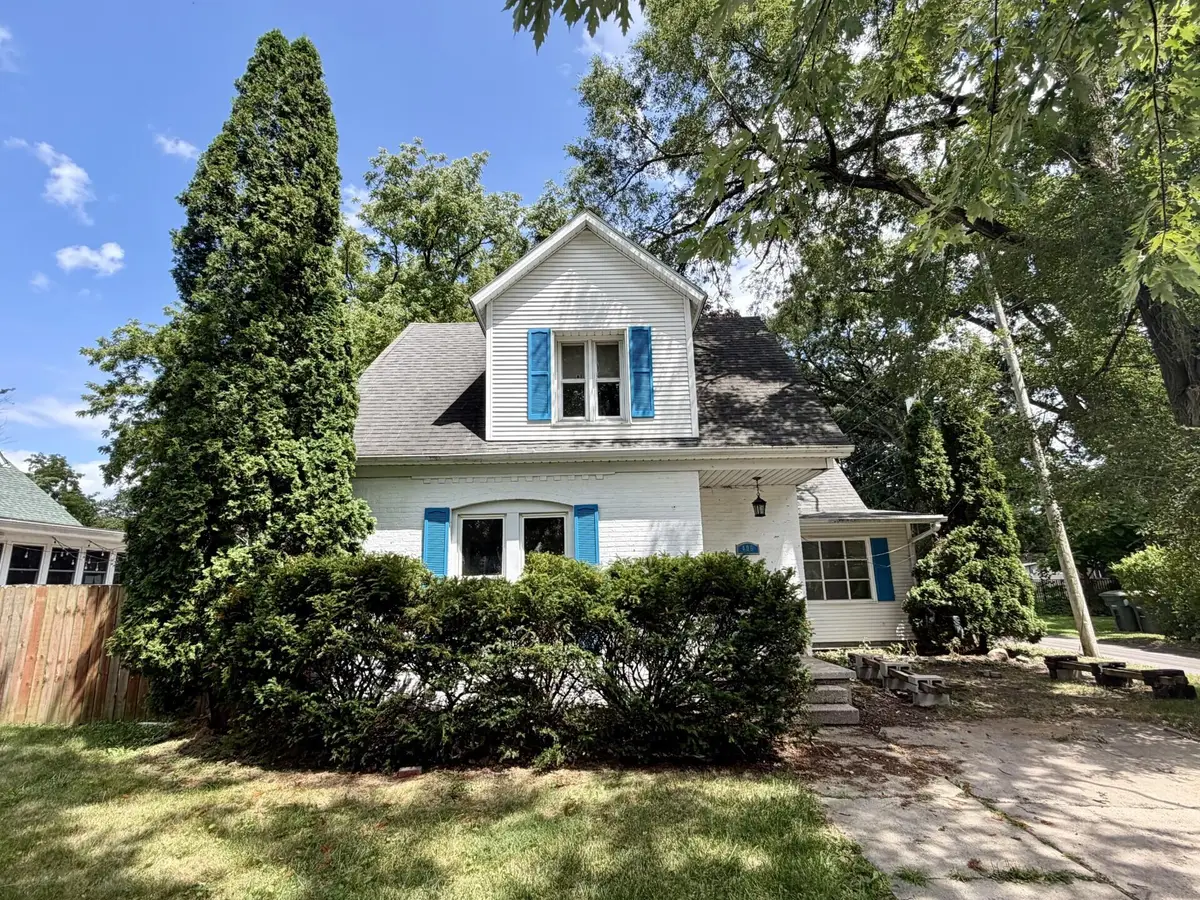 406 Locust Street, Valparaiso, IN 46383 - #1