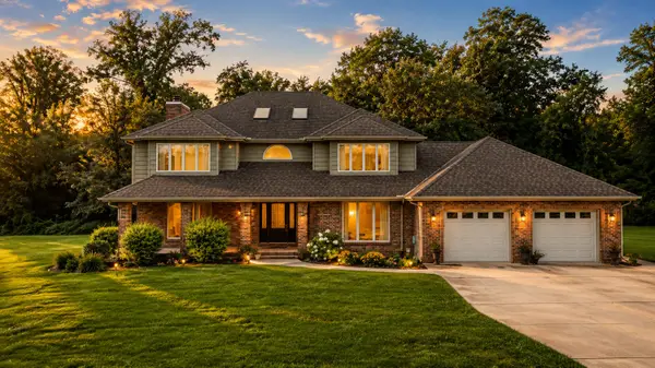 402 Rolling Meadow Drive, Valparaiso, IN 46385