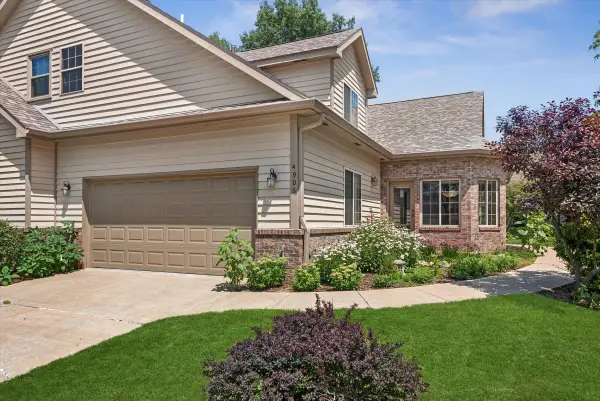 4906 Waters Edge Drive, Valparaiso, IN 46383