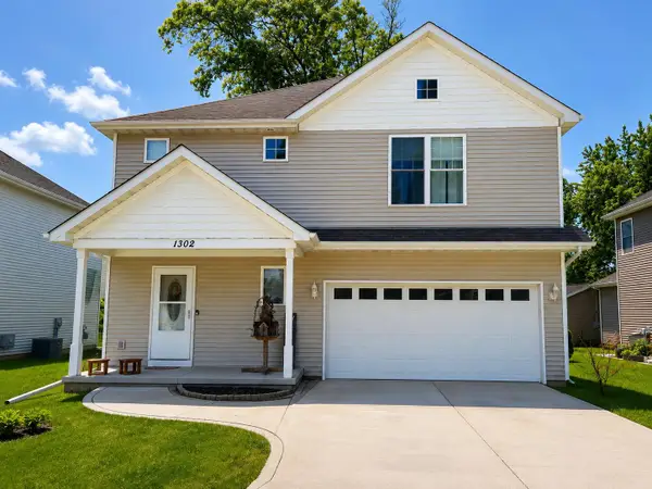 1302 Bobolink Road, Valparaiso, IN 46383