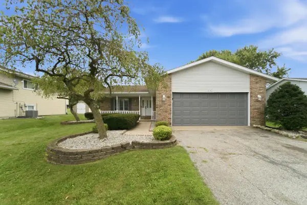 3695 Kingsway Drive, Crown Point, IN 46307
