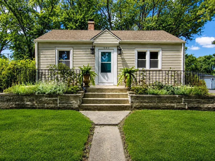 1302 Sycamore Street, Crown Point, IN 46307 - #2