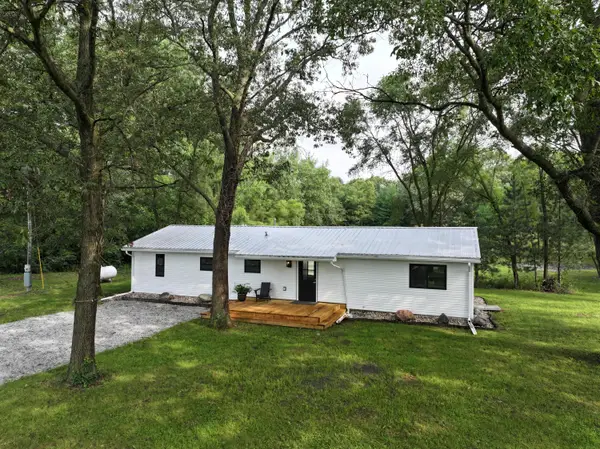 13054 W 300 N, Medaryville, IN 47957