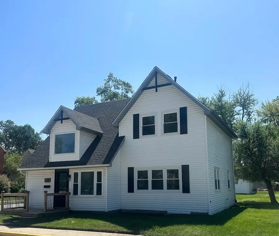 229 E Beam Street, Chesterton, IN 46304 - #2
