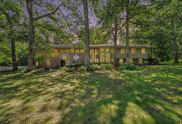 909 W 126th Avenue, Crown Point, IN 46307