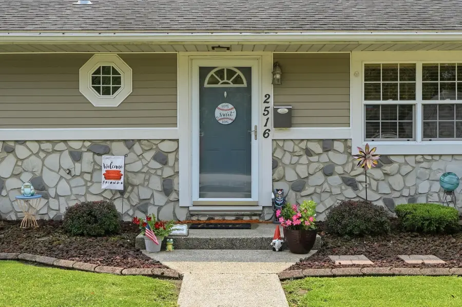 2516 Wicker Park Drive, Highland, IN 46322 - #3