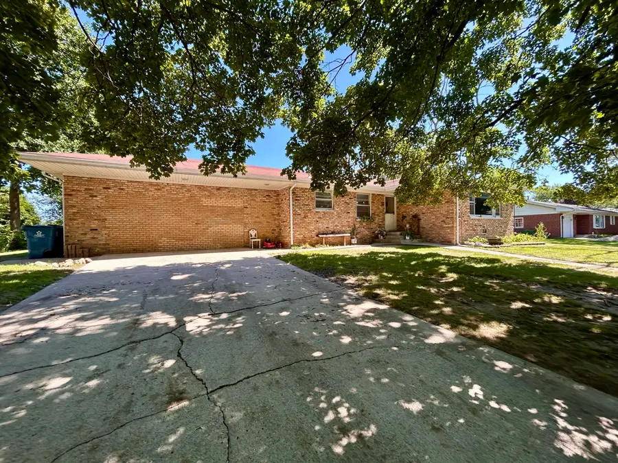 211 Carnation Street Ne, Demotte, IN 46310 - #3