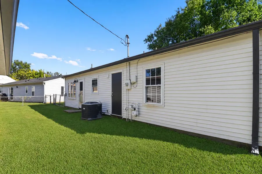 2706 Streamside Drive, Columbus, IN 47203 - #2