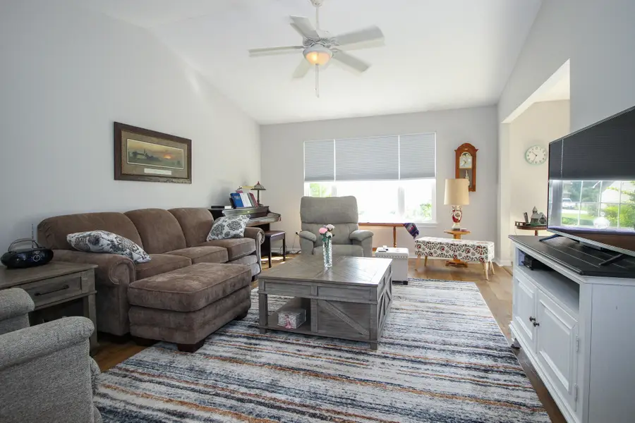 817 Daisy Circle Ne, Demotte, IN 46310 - #3