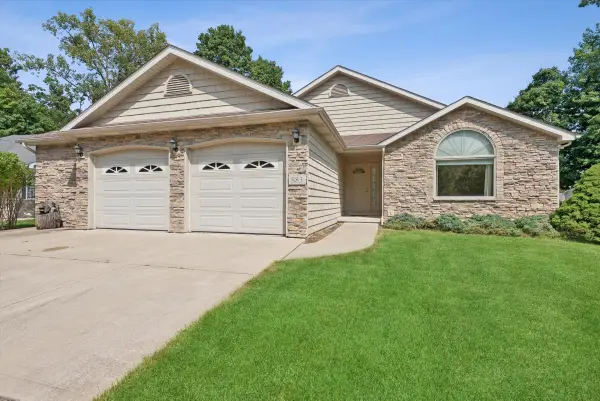 883 Hemingway Trail, Valparaiso, IN 46383