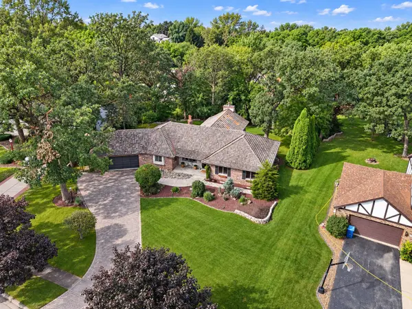 9894 W Oakridge Drive, St. John, IN 46373