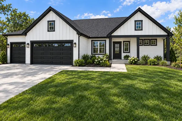 2854 Calabria Lane, Valparaiso, IN 46385