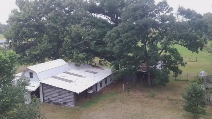 828 15th Avenue Nw, Demotte, IN 46310 - #3