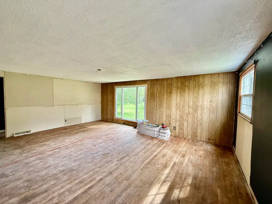 203 E Maple, Medaryville, IN 47957 - #2