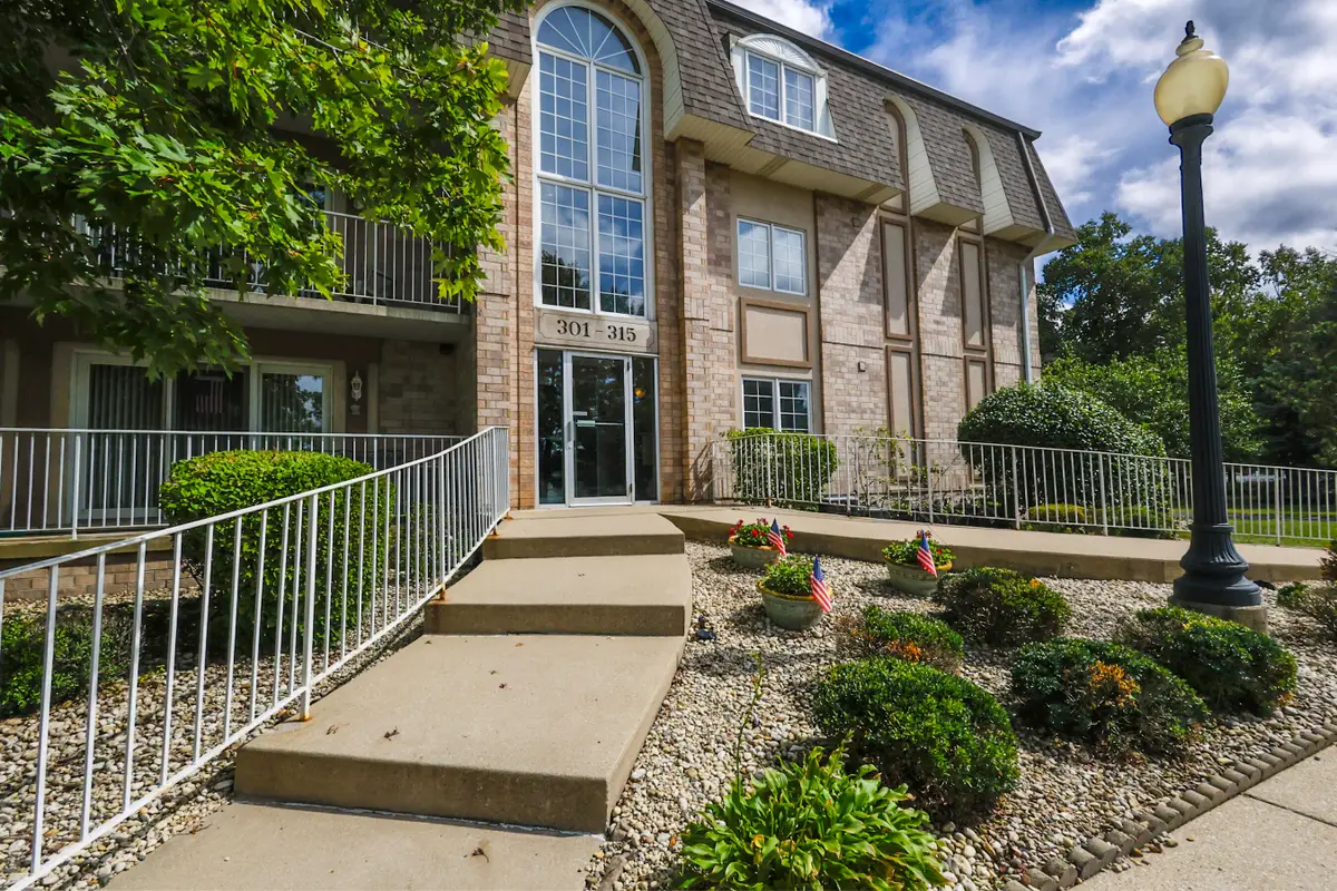 306 Swan Drive #2a, Dyer, IN 46311 - #1