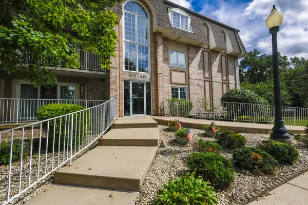 306 Swan Drive #2a, Dyer, IN 46311