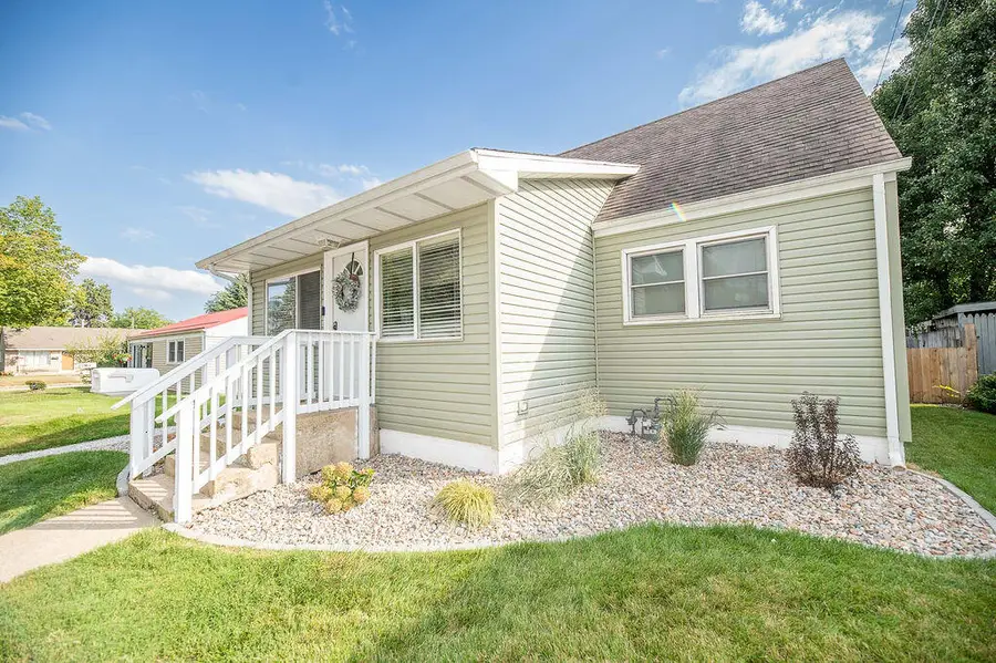822 E Jefferson Avenue, La Porte, IN 46350 - #2