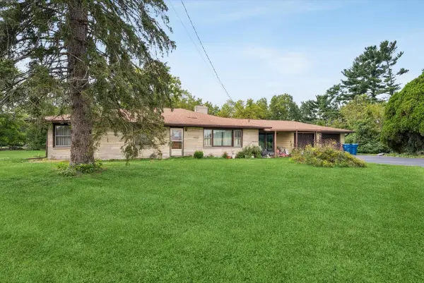 180 S Mineral Springs Road, Porter, IN 46304