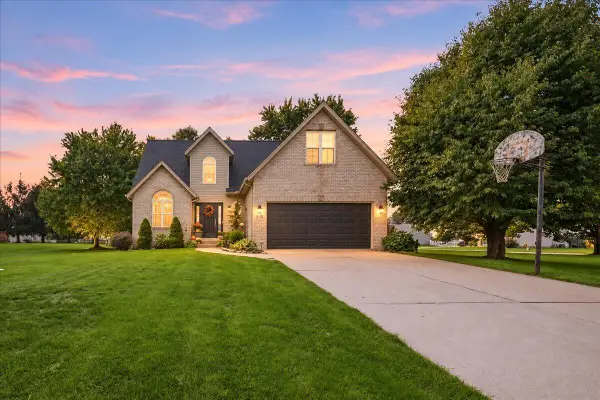 306 Heatherwood Drive E, Valparaiso, IN 46383