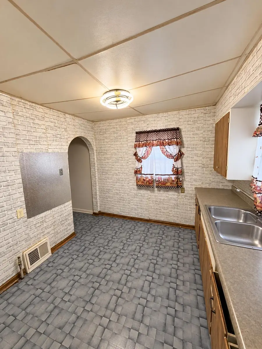 1405 W 2nd Avenue, Gary, IN 46402 - #3