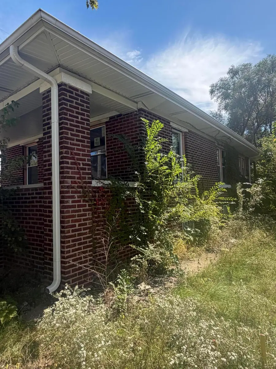 225 W 37th Avenue, Gary, IN 46408 - #2